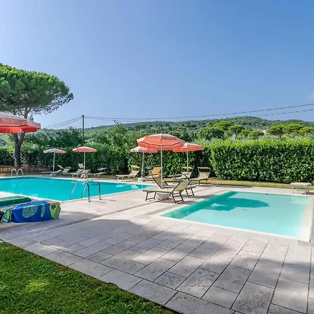 2 Bedroom Stunning In Ferienhaus Tuoro sul Trasimeno